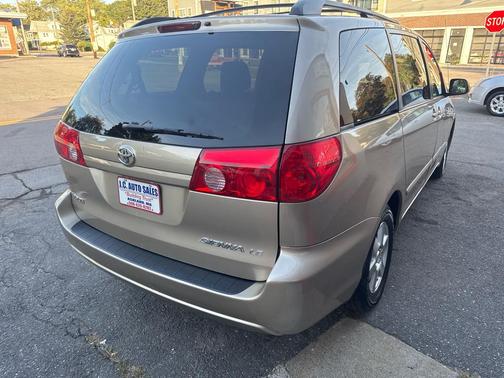 2009 Toyota Sienna LE
