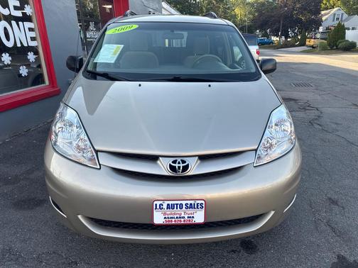 2009 Toyota Sienna LE