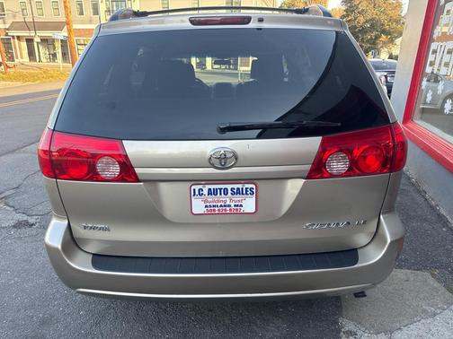 2009 Toyota Sienna LE
