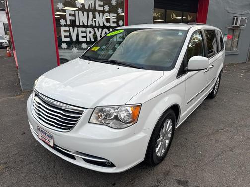 2016 Chrysler Town & Country Touring