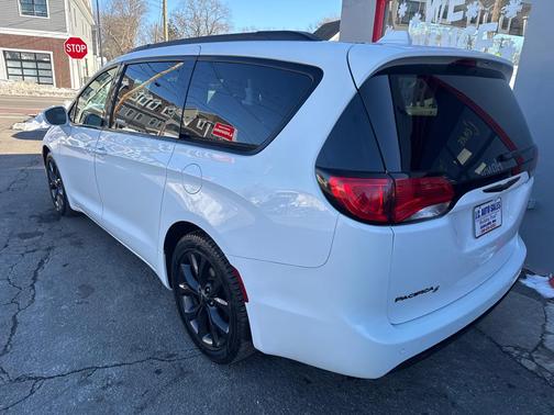 2018 Chrysler Pacifica Touring-L Plus