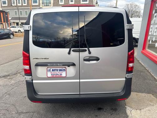2016 Mercedes-Benz Metris Base