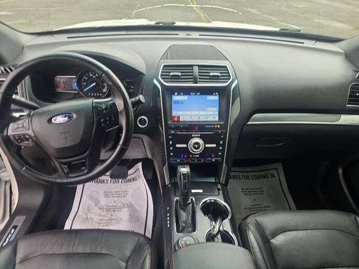 White Platinum Metallic Tri-Coat 2017 Ford Explorer sport