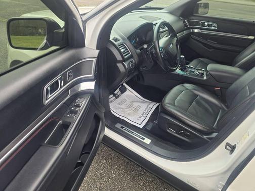 White Platinum Metallic Tri-Coat 2017 Ford Explorer sport