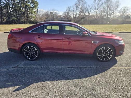 2018 Ford Taurus SEL