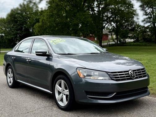 2013 Volkswagen Passat 2.0 TDI SE w/ Sunroof
