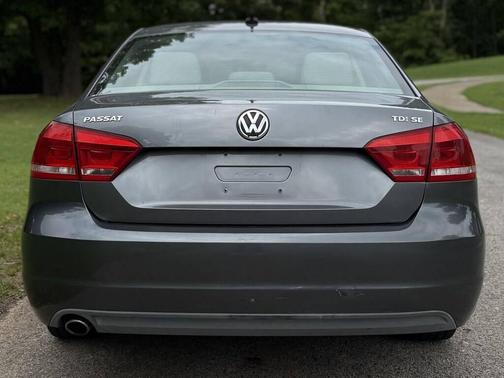 2013 Volkswagen Passat 2.0 TDI SE w/ Sunroof