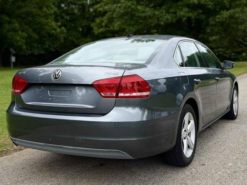 2013 Volkswagen Passat 2.0 TDI SE w/ Sunroof