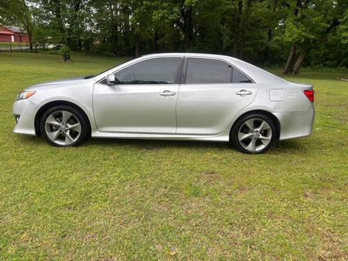 Classic Silver Metallic 2012 Toyota Camry SE
