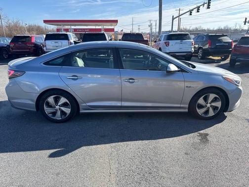 2016 Hyundai SONATA Hybrid Limited