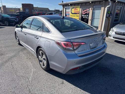 2016 Hyundai SONATA Hybrid Limited