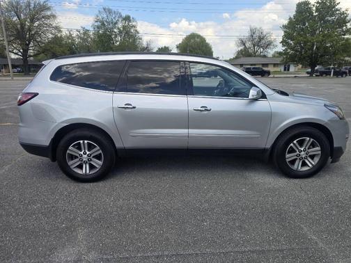Champagne Silver Metallic 2017 Chevrolet Traverse 1LT
