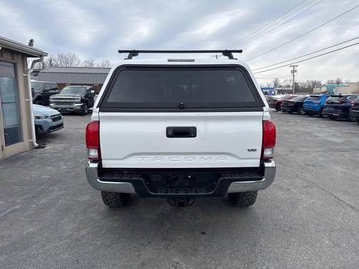 2016 Toyota Tacoma SR