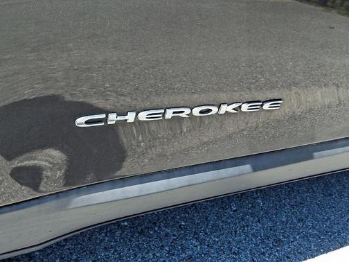 Granite Crystal Clearcoat Metallic 2014 Jeep Cherokee Latitude
