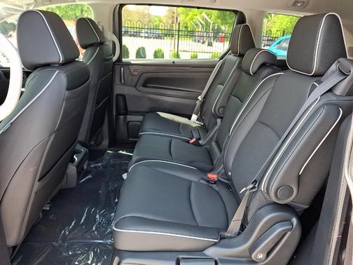 Modern Steel Metallic 2026 Honda Odyssey Elite