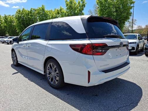 Platinum White Pearl 2026 Honda Odyssey Touring