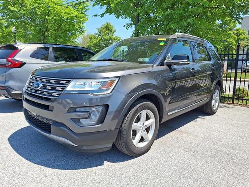 Magnetic 2017 Ford Explorer XLT