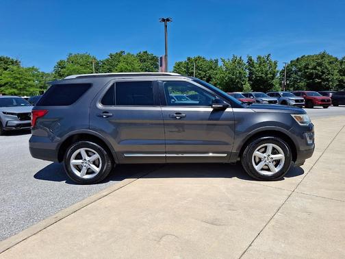 Magnetic 2017 Ford Explorer XLT
