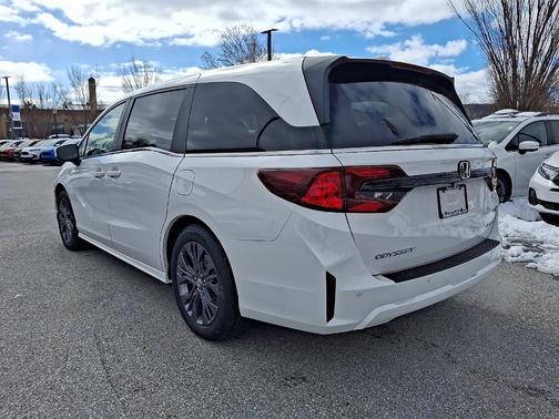Platinum White Pearl 2026 Honda Odyssey Touring