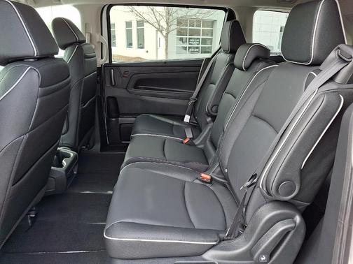 Platinum White Pearl 2026 Honda Odyssey Touring