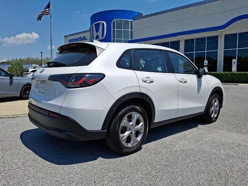 Platinum White Pearl 2025 Honda HR-V LX