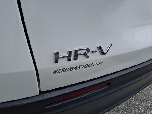 Platinum White Pearl 2025 Honda HR-V LX