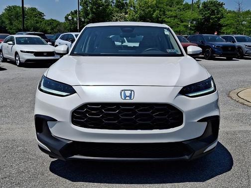 Platinum White Pearl 2025 Honda HR-V LX