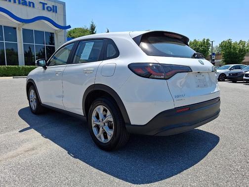 Platinum White Pearl 2025 Honda HR-V LX