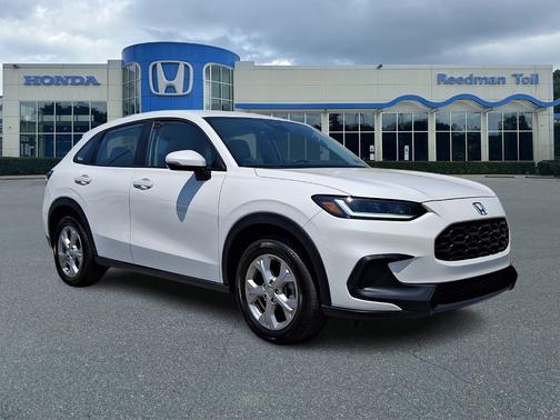 Platinum White Pearl 2025 Honda HR-V LX