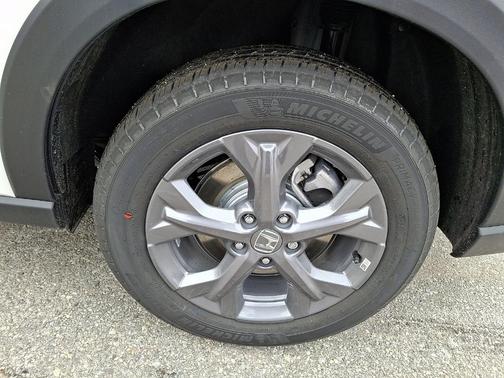 Platinum White Pearl 2026 Honda HR-V LX