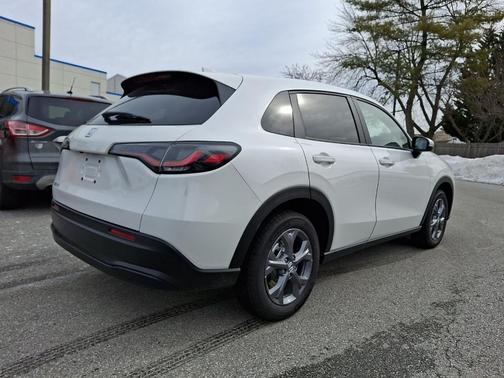 Platinum White Pearl 2026 Honda HR-V LX