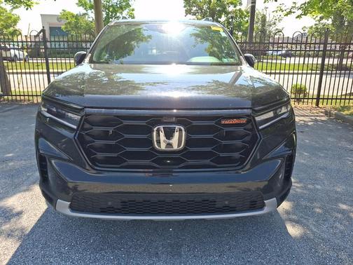 Crystal Black Pearl 2025 Honda Pilot TrailSport