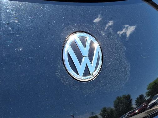 Black Uni / Black Roof 2013 Volkswagen Beetle 2.5L
