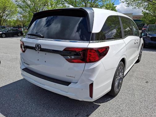 Platinum White Pearl 2026 Honda Odyssey Touring