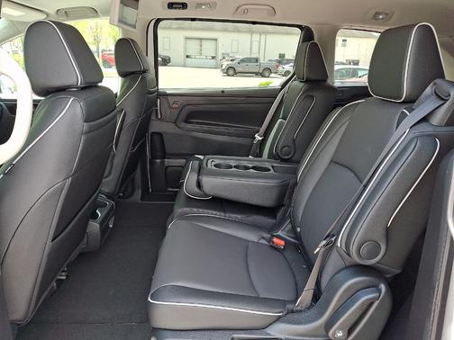 Platinum White Pearl 2026 Honda Odyssey Touring