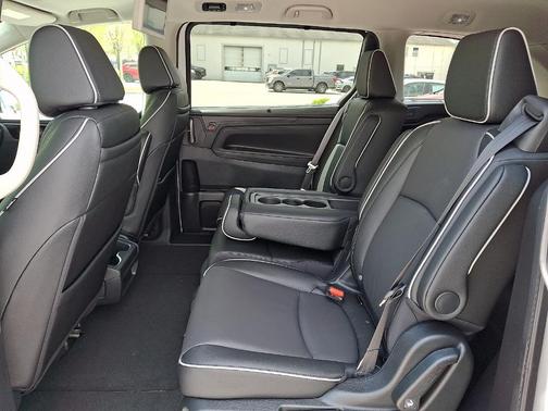 Platinum White Pearl 2026 Honda Odyssey Touring