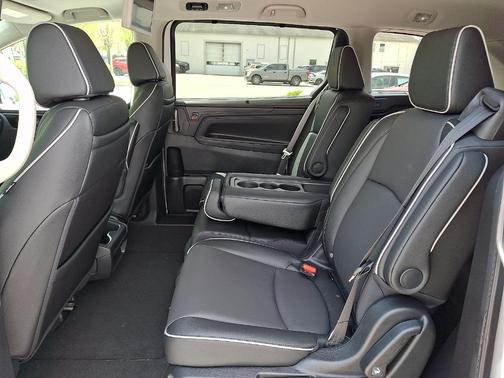 Platinum White Pearl 2026 Honda Odyssey Touring