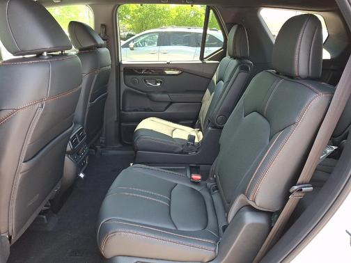 Platinum White Pearl 2026 Honda Pilot TrailSport