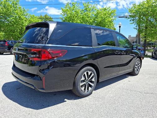 Platinum White Pearl 2026 Honda Pilot TrailSport