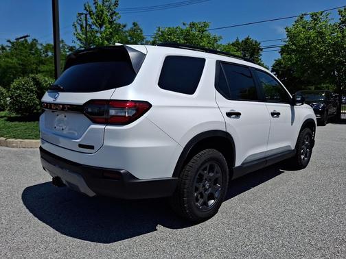 Platinum White Pearl 2026 Honda Pilot TrailSport