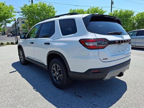 Platinum White Pearl 2026 Honda Pilot TrailSport
