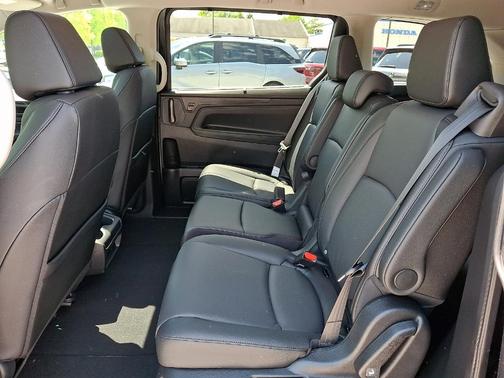 Platinum White Pearl 2026 Honda Pilot TrailSport