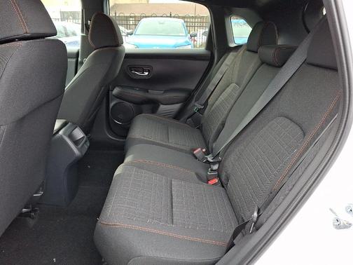 Platinum White Pearl 2026 Honda HR-V Sport