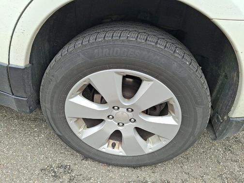 White 2012 Subaru Outback 2.5i Premium