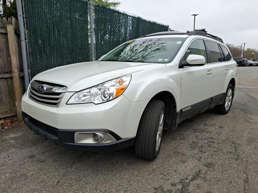 White 2012 Subaru Outback 2.5i Premium