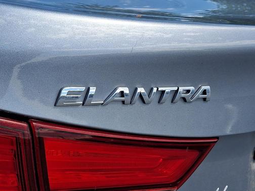 Titanium Gray Metallic 2016 Hyundai ELANTRA SE