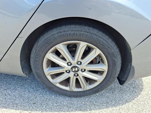 Titanium Gray Metallic 2016 Hyundai ELANTRA SE