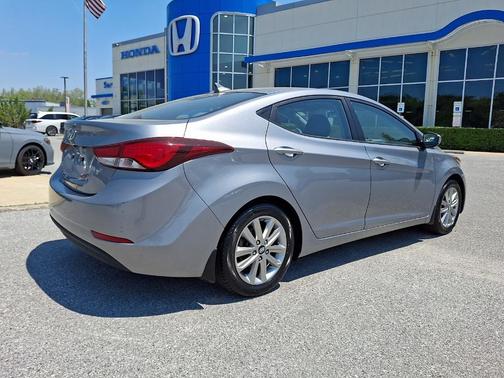 Titanium Gray Metallic 2016 Hyundai ELANTRA SE