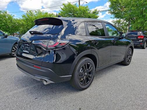 Crystal Black Pearl 2027 Honda HR-V Sport