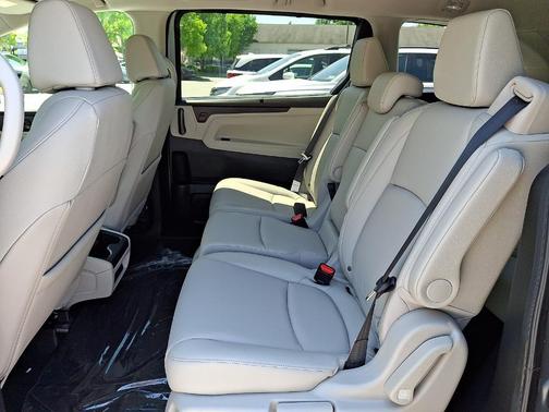 Solar Silver Metallic 2026 Honda Odyssey EX-L
